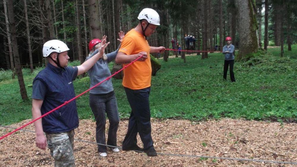 “Krāsu Serviss” darbinieku sadarbības un attīstības programma Komandas Laboratorija un Zemās virves